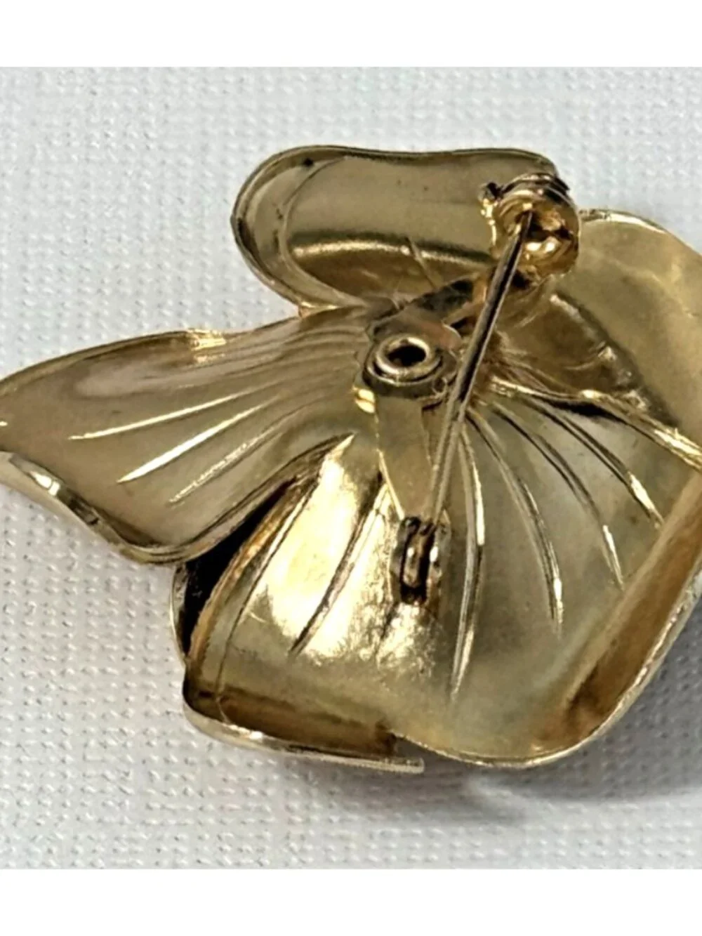 Gold Tone Flower Brooch Pin With Faux Pearl Center